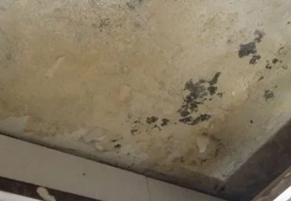 岳阳楼阳台漏水维修公司分享下岳阳楼卫生间渗水维修需要注意哪些问题。